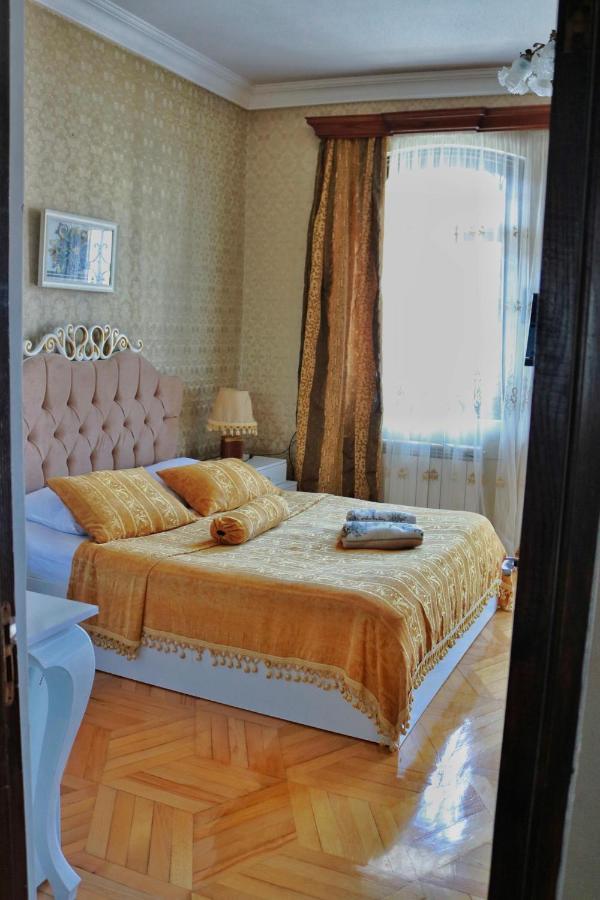 Luxors Garden Hotel Batumi Bagian luar foto