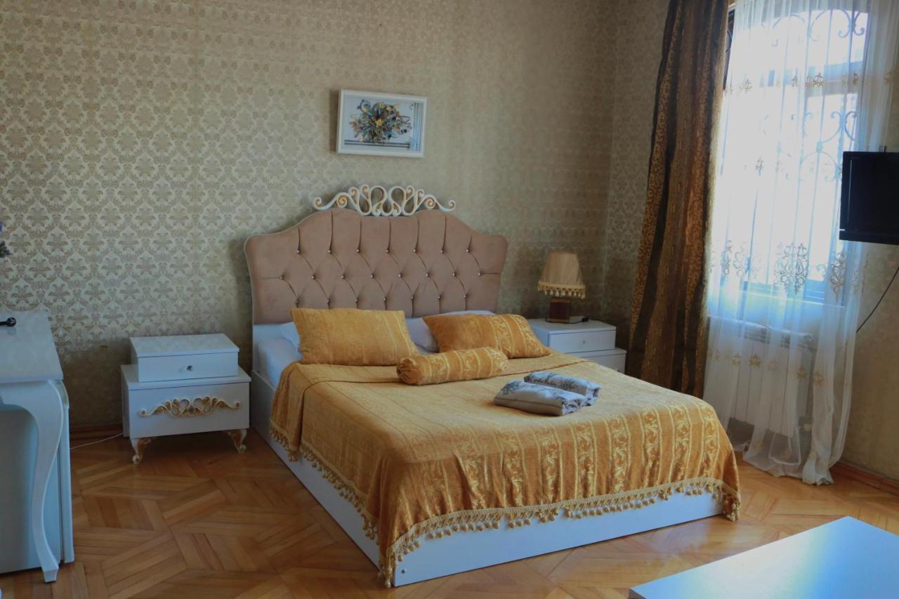 Luxors Garden Hotel Batumi Bagian luar foto