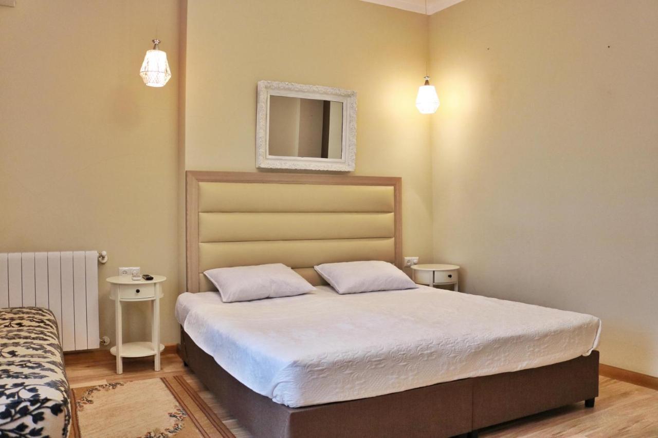 Luxors Garden Hotel Batumi Bagian luar foto