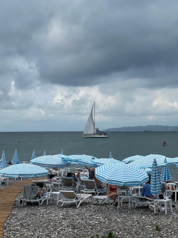 Luxors Garden Hotel Batumi Bagian luar foto